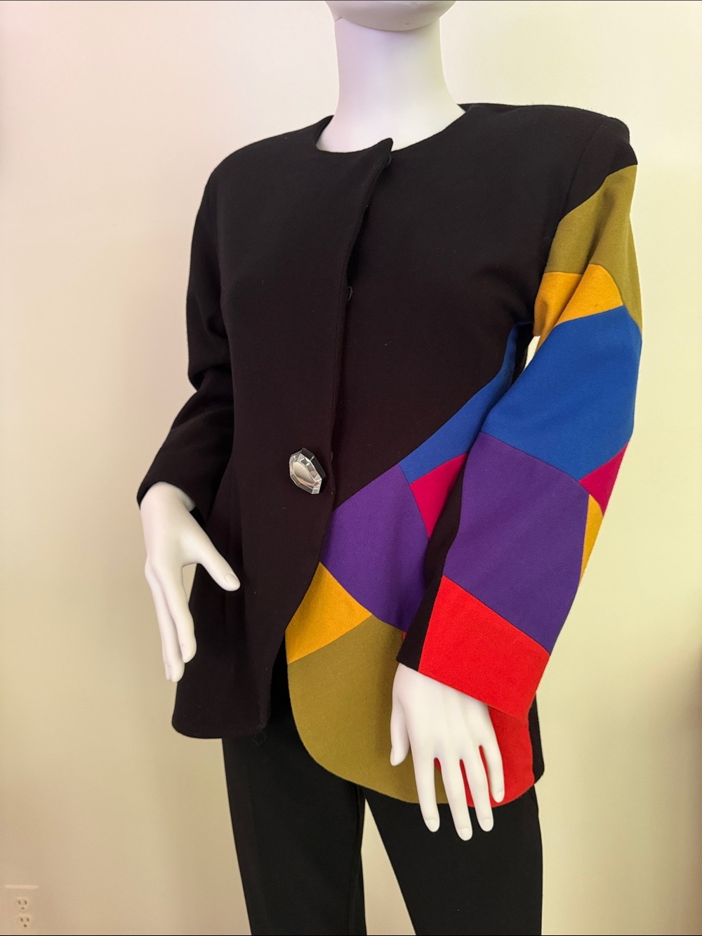 Flawless sizzle. Like new. Tailored, styling.